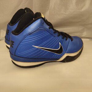 Nike Air Quick Handle basketball shoes Sneakers Boys Size 4.5Y